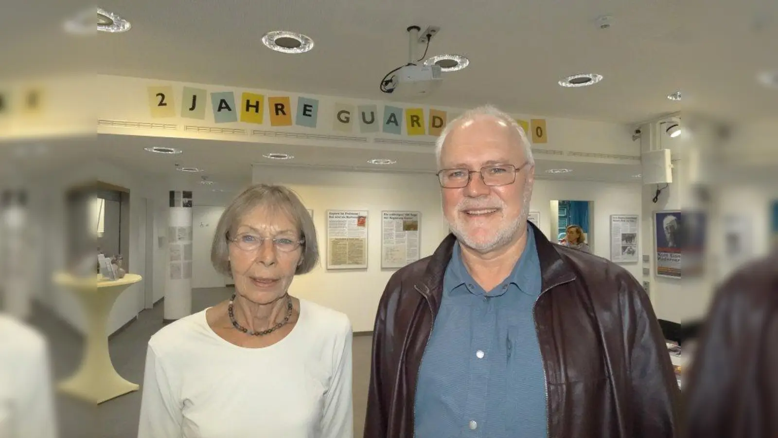 Haben mit sieben weiteren Kollegen aus dem Geschichtsverein Hadern e.V. recherchiert, dokumentiert, telefoniert und einen Ausstellungskatalog zusammengestellt: Frauke Bristot und Sepp Rauch. (Foto: tab)