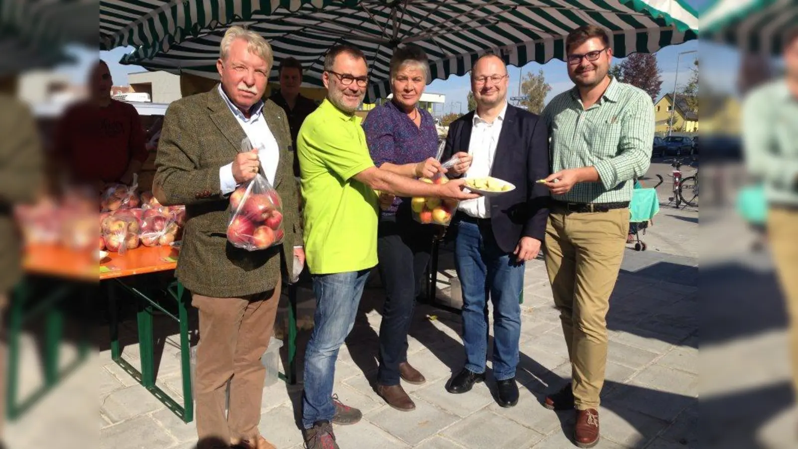 Freuen sich über den neuen Wochenmarkt, v. li.: Otmar Bernhard (MdL), Boris Schwartz, Veronika Westhus (beide Markthallen München), Stadtrat Johann Sauerer und BA-Vorsitzender Sebastian Kriesel. (Foto: pst)