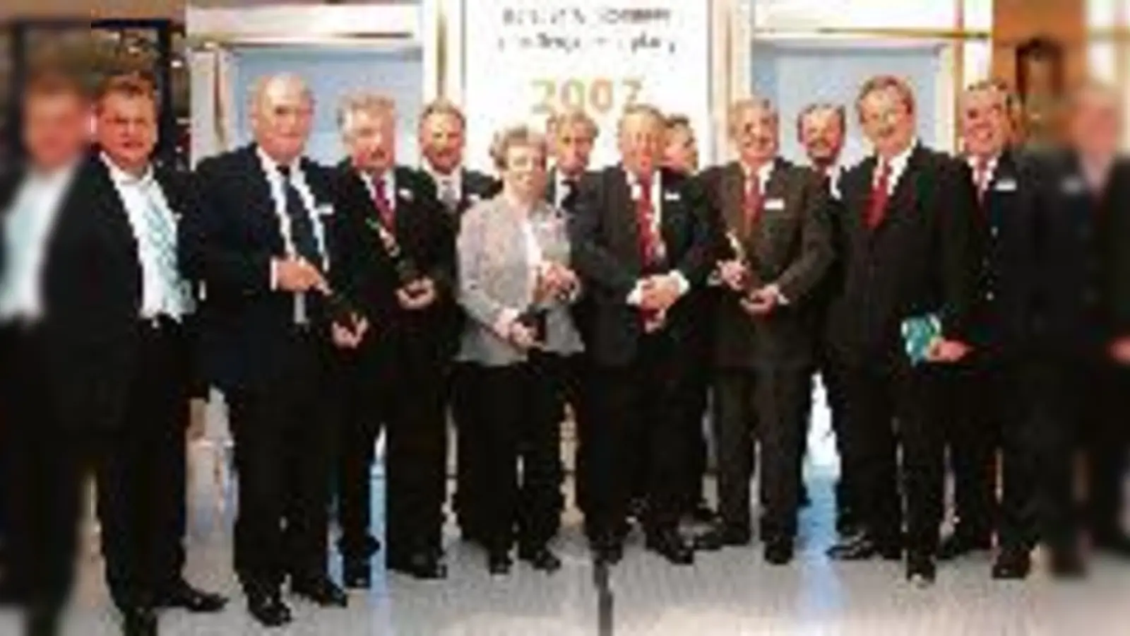 Von links: Klaus Banner, Uli Hoeneß, Jürgen Bergmaier, Hermann Memmel, Renate Wirthmann, Stephan Kugel, Helmut Schmid, Klaus Josef Lutz, Hans Podiuk, Josef Schüller, Oberbürgermeister Christian Ude. 	 (Foto: G.M.)