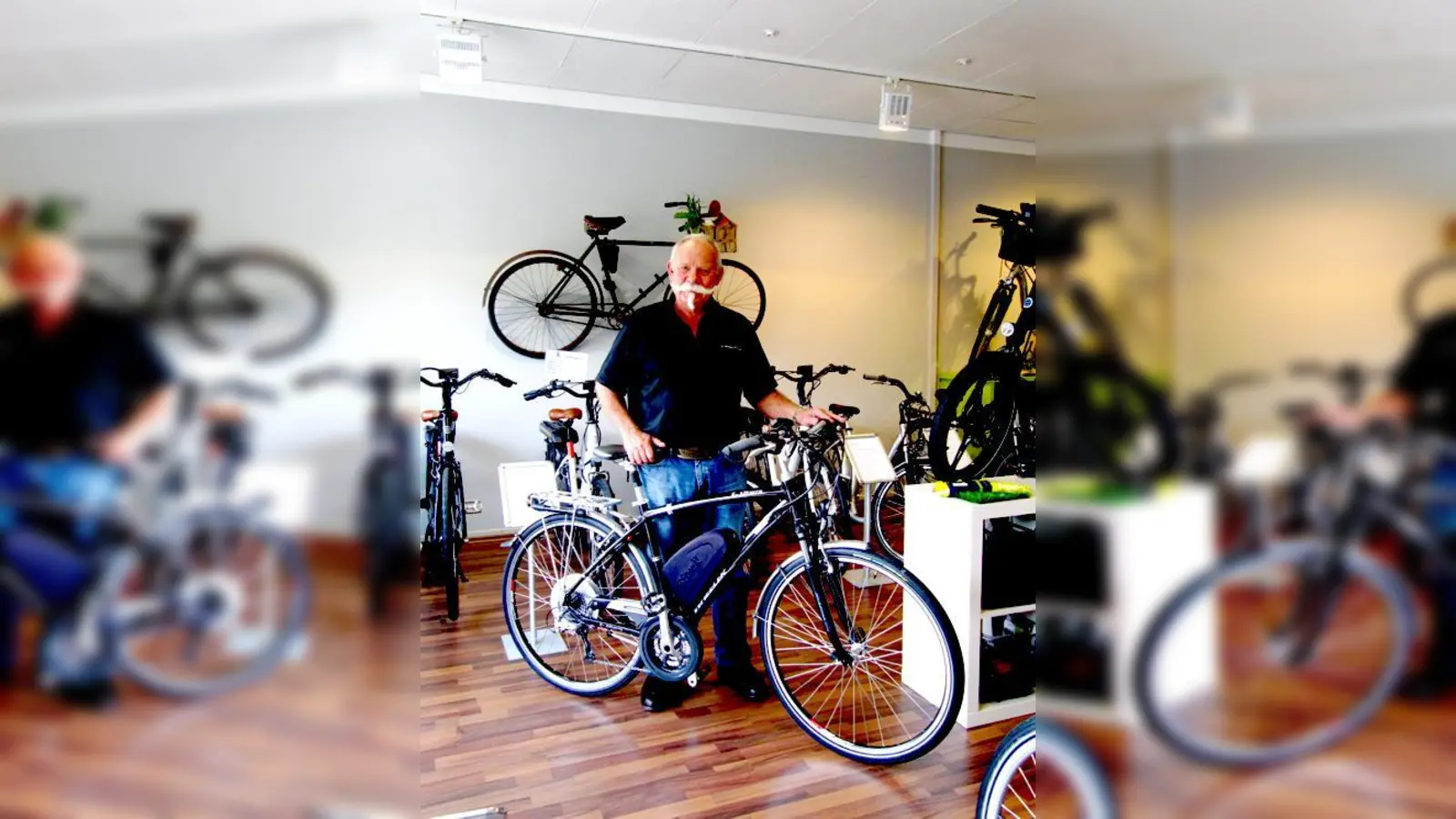 Willi Streck berät Sie gerne in Sachen e-Bikes.	           (Foto: gu)