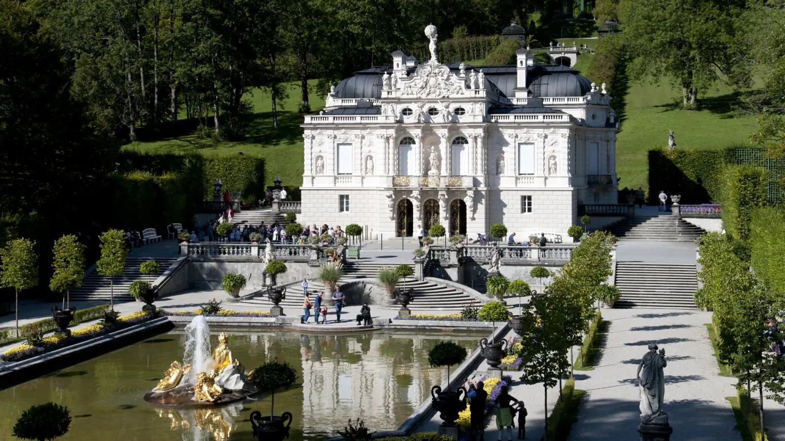 Schloss Linderhof feiert am 25. August den 180. Geburtstag von König Ludwig II. mit einem ganzen Strauß an Veranstaltungen.  (Foto: Vroni Freudling)