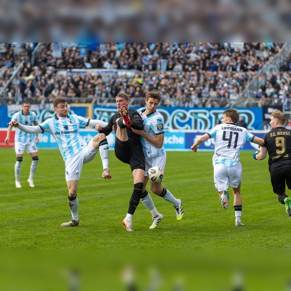 Hartes Duell: Sechzig gegen Hansa Rostock. (Foto: Anne Wild)