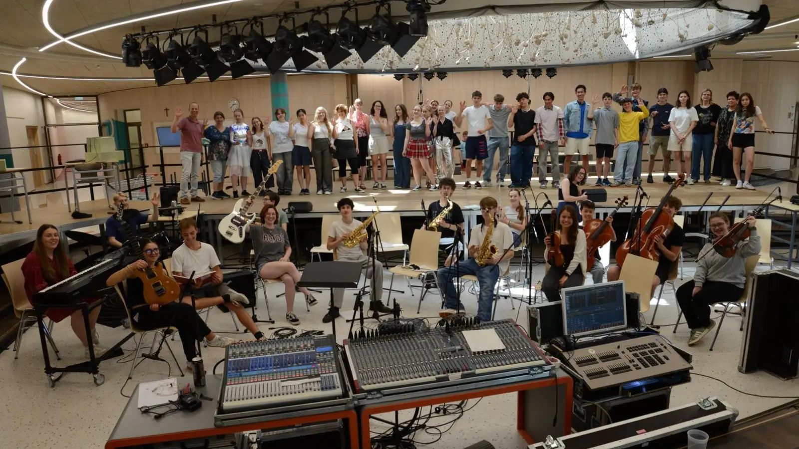 Am Wilhelm-Hausenstein-Gymnasium laufen derzeit die Proben für „Loserville”. (Foto: Zoltán Ambrus)