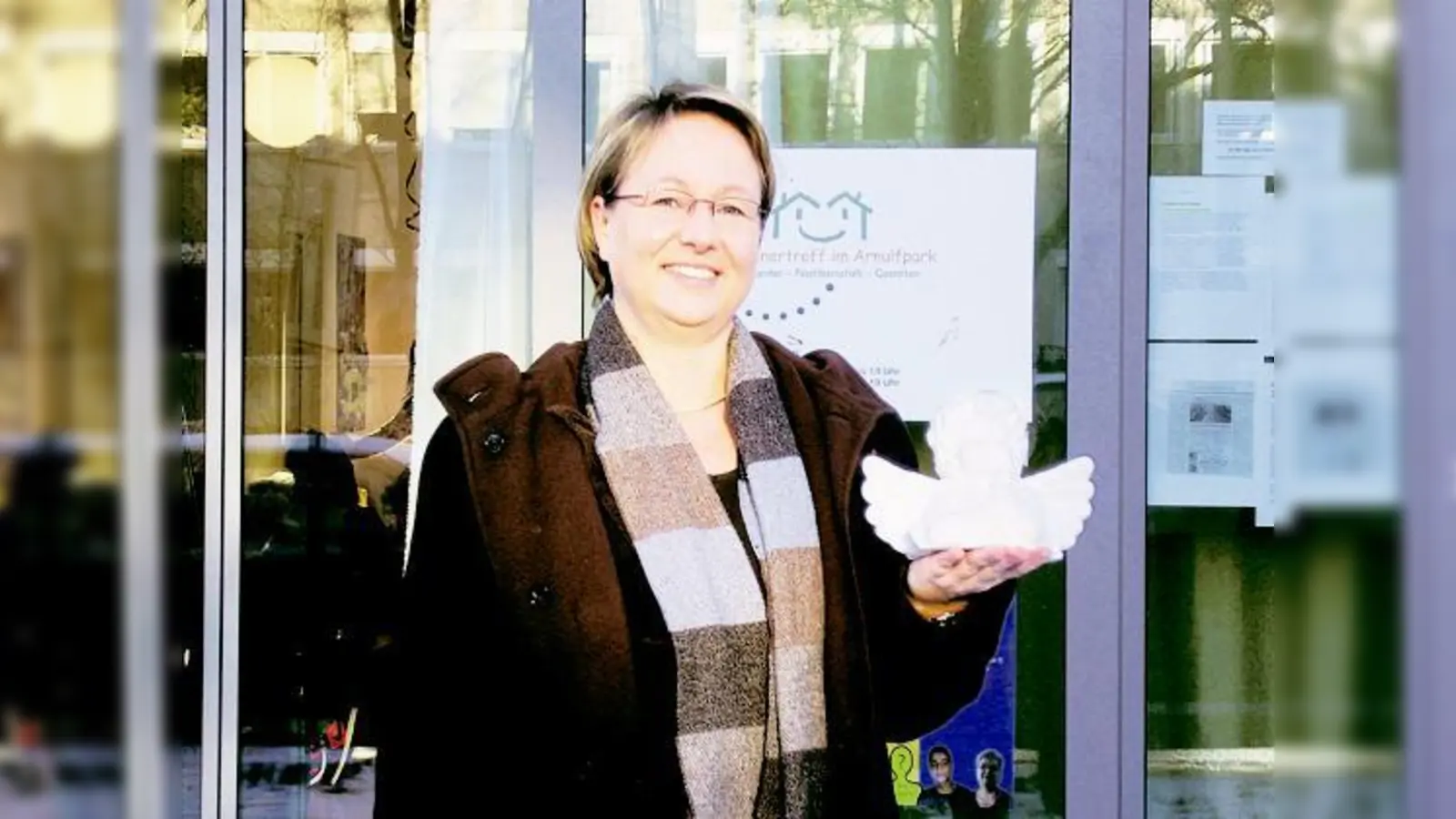 Engagiert sich für eine lebendige Nachbarschaft im Neubaugebiet Arnulfpark: Bewohnerin Regine Kopp, unser »Engel des Alltags« im Zentrum.	 (Foto: js)