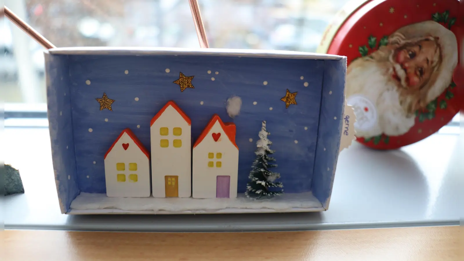 Kunsthandwerklich gefertigte Waren werden beim Christkindlmarkt des „Kunsthistorischen Vereins Feldmoching auf dem Gfild e.V.” in der Georg-Zech-Halle angeboten.  (Foto: mha)