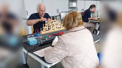 Ein Lichterbogen wurde beim jüngsten Repair-Café erfolgreich repariert. (Foto: HEi Repair Café)