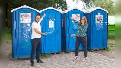 Die SPD/Volt Fraktion mit Stadträtin Lena Odell und Stadtrat Christian Köning setzt sich dafür ein, die umfangreichen Aktivitäten zur besseren Versorgung von Toiletten im öffentlichen Raum kurzfristig nochmals zu erhöhen und zu beschleunigen. (Foto: SPD/Volt Stadtratsfraktion)