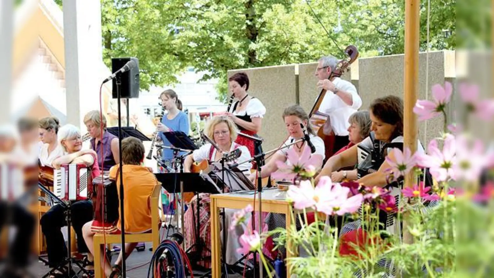 Das Kubiz-Sommerfest findet bei schönem Wetter im Innenhof des Kubiz statt. 	 (Foto: VA)