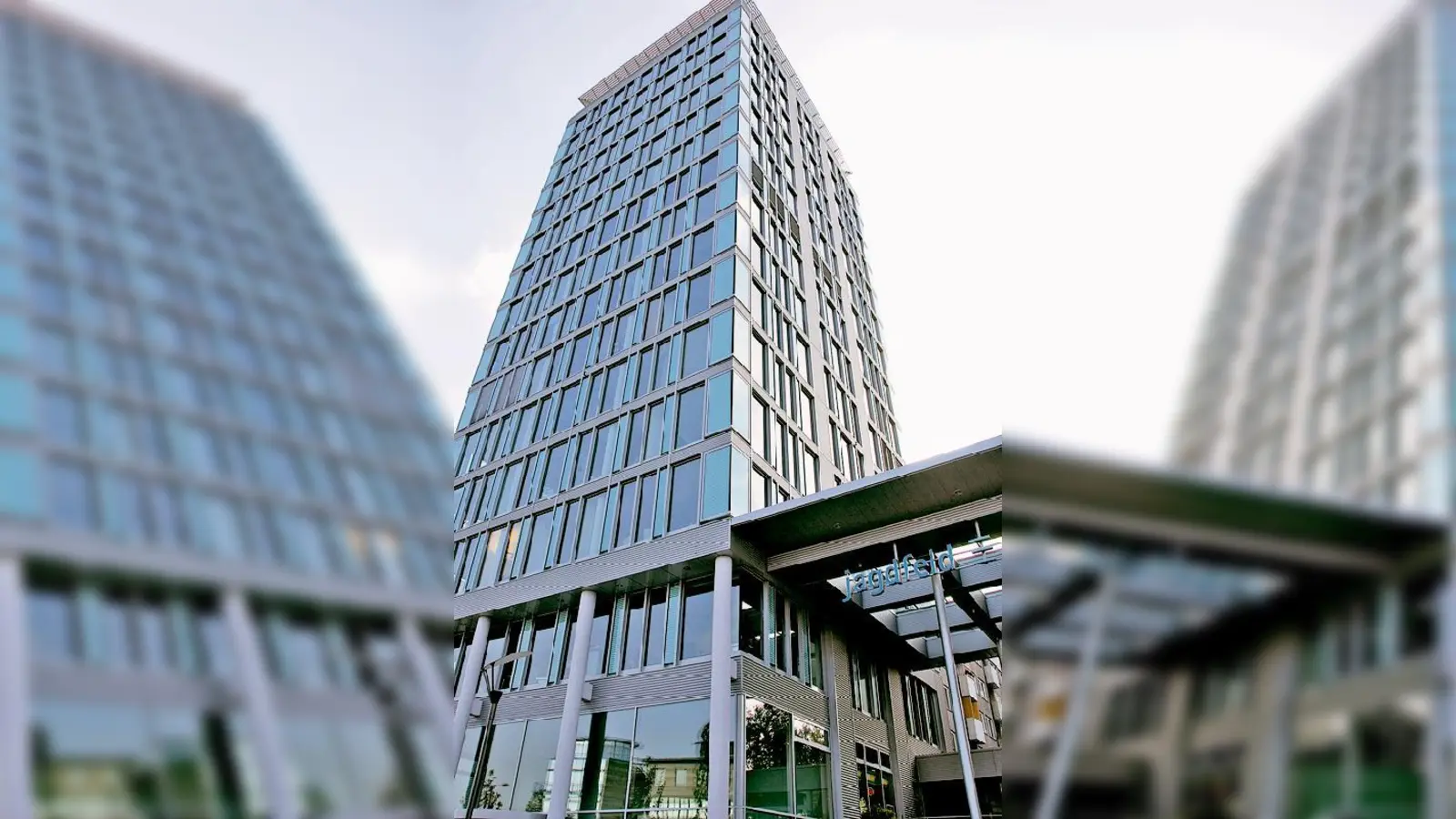 Mittlerweile eines der Markenzeichen von Haar: Der Büroturm am Jagdfeldzentrum. (Fotos: Gemeinde)