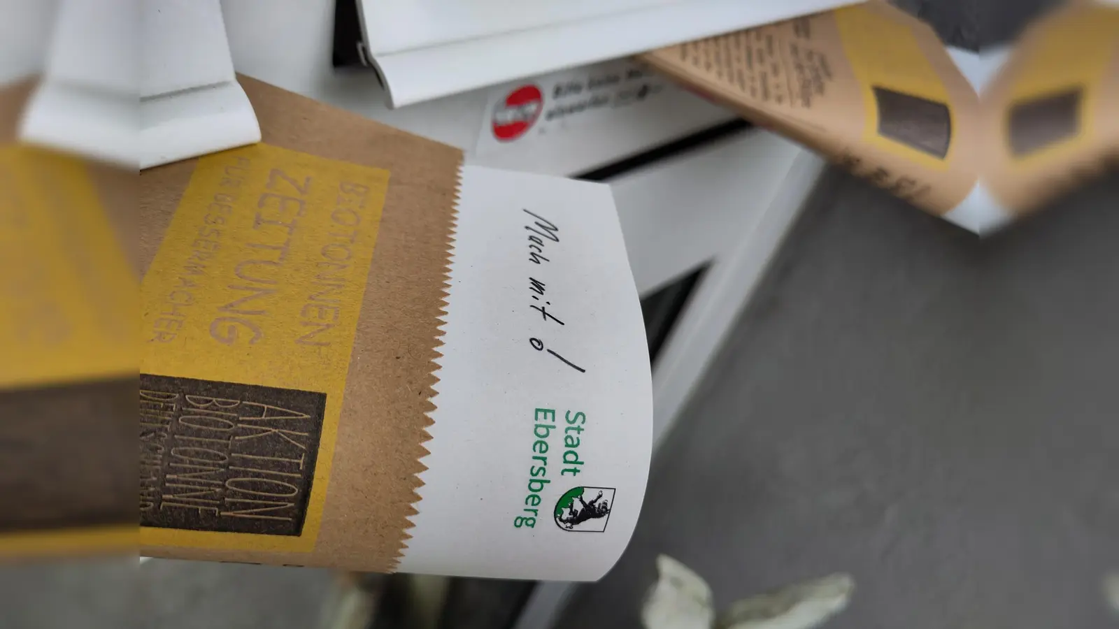 Das Landratsamt Ebersberg informiert darüber, was in die Biotonne darf und was nicht. Bei Nichtbeachtung drohen hohe Kosten. (Foto: LRA EBE)