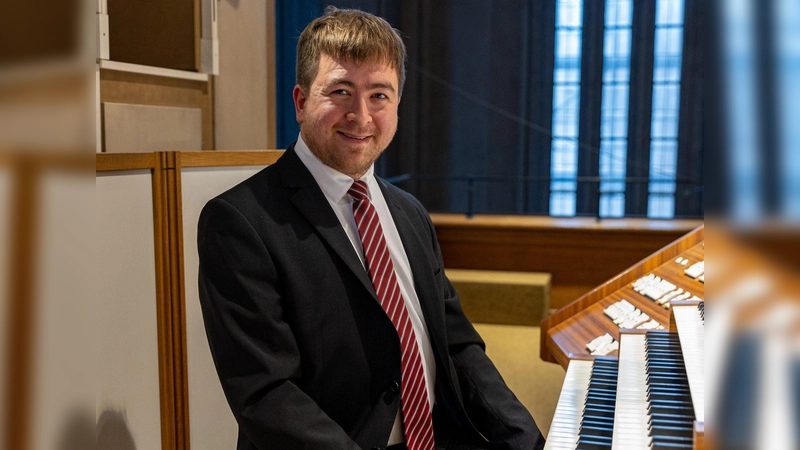 Bastian Fuchs, Organist an der Mariahilfkirche in der Münchner Au, gibt im Orgelzentrum Valley ein Konzert. (Foto: privat)