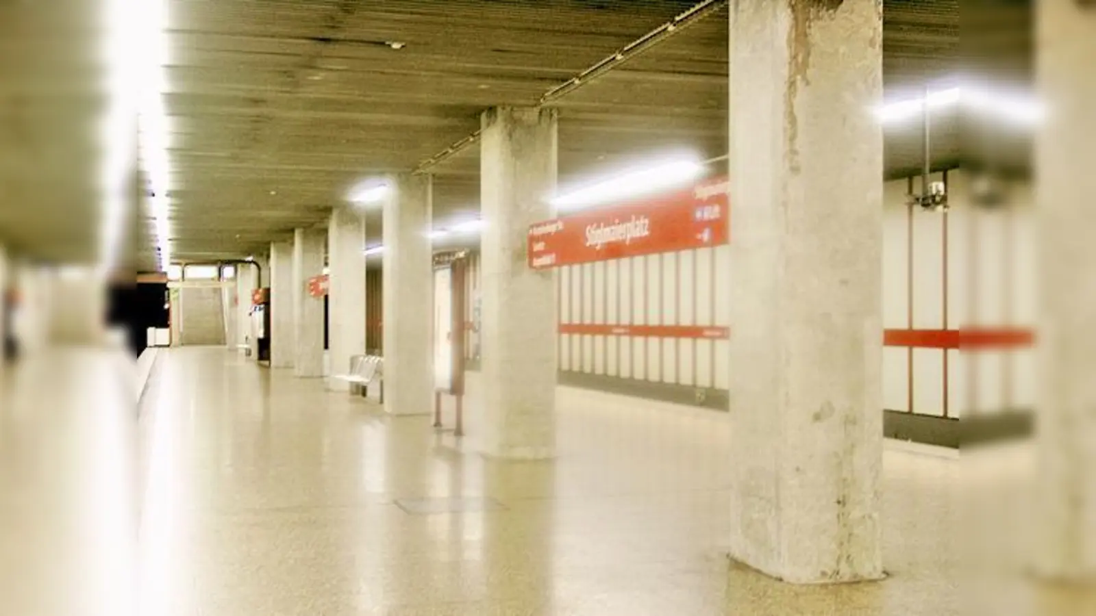 Neue Fliesen wünscht sich die Aktion Münchner Fahrgäste für die Station Stiglmaierplatz.	 (Foto: A. Nagel)