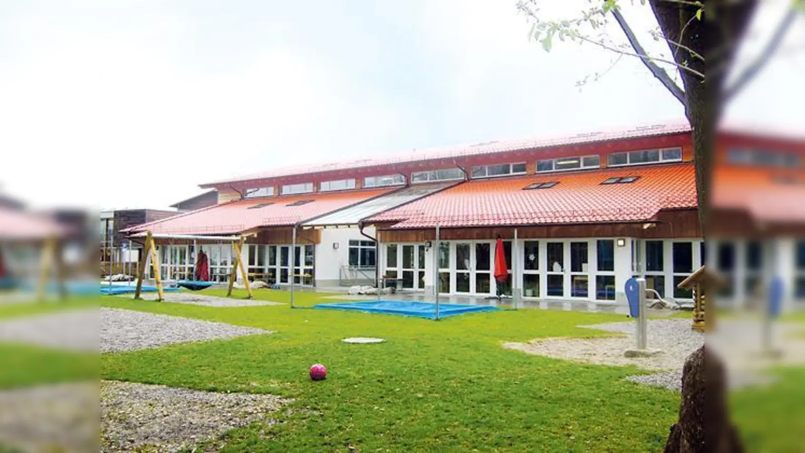Der Sauerlacher Kindergarten St. Andreas hat  tiefrote Zahlen produziert.   (Foto: Pietsch)