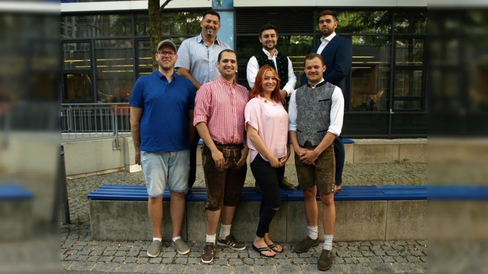 Einige der neuen Meister, die aus dem Münchner Westen kommen: v.l. Frank Kloppik, Mijodrag Obradovic, Tomislav Kocijan, Florian Schmidt, Flutra Nuhija, Adrian Weiland und Alexander Smoktunowic. (Foto: Dirk Winterhalter)