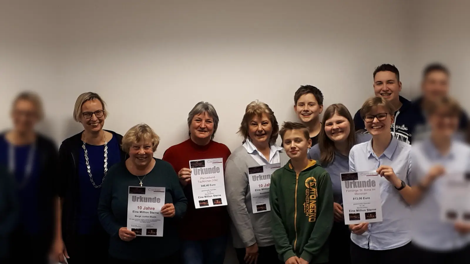 Hochzufriedene Gesichter: Barbara Gaab, Margit Junker-Sturm, Roswitha Schäffner, Anneliese Ways, Christof Lang, Fabian Lachinger, Annalena Eder, Marieluise Eder, Fabio Waldhör (v. li.). (Foto: Barbara Gaab)