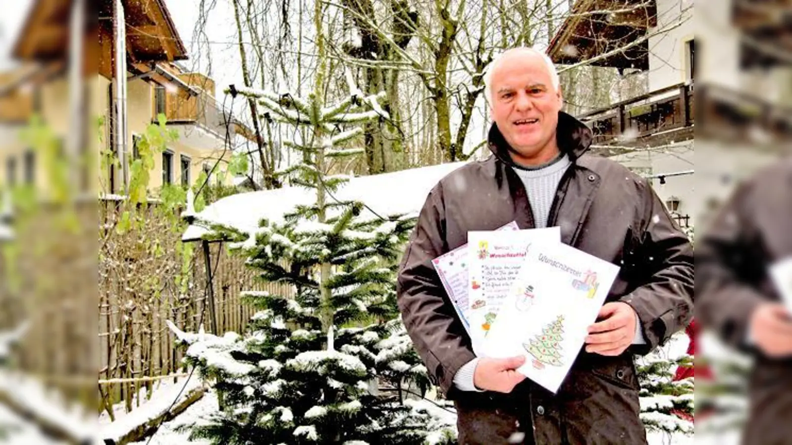 Klaus Heun von Grünwald hilft e.V. präsentiert die ersten Wunschzettel, die noch einen Paten suchen.	 (Foto: H. Woschée)