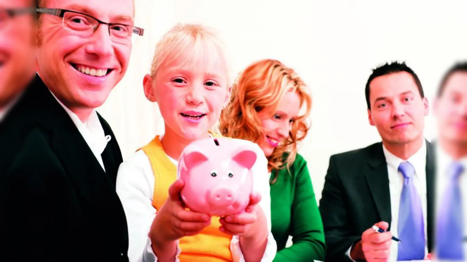 Wer sich für die ADAC AutoFamilienVersicherung entscheidet, kann jede Menge Geld sparen. (Foto: fotolia/ Kzenon)