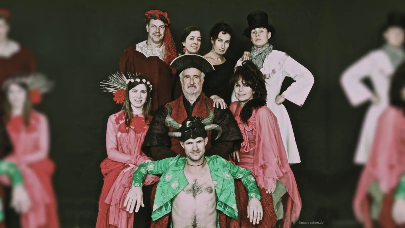 Die Virtuelle Companie (von oben links) mit Guido Verstegen, Yasmin Afrouz, Katalin Fischer, Rebecca Mack von Elmenau, Barbara Hölzl, Mario Pascalino, Gabi Fischer und Martin Finkbeiner. (Foto: Noah)