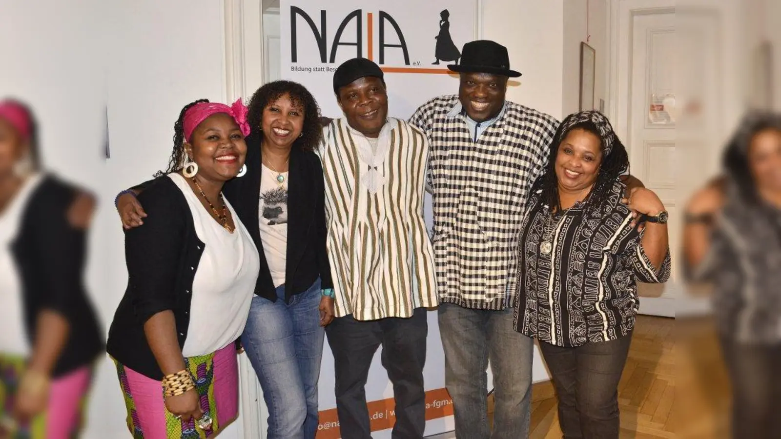 Tina Monkonjay Garway (AWO), Fadumo Korn, Bob Odametey, Tola Sholana (beide Musiker) und Mathilda Legitimus-Schleicher (AWO) freuten sich über einen gelungenen Benefizabend. (Foto: Walter Korn)