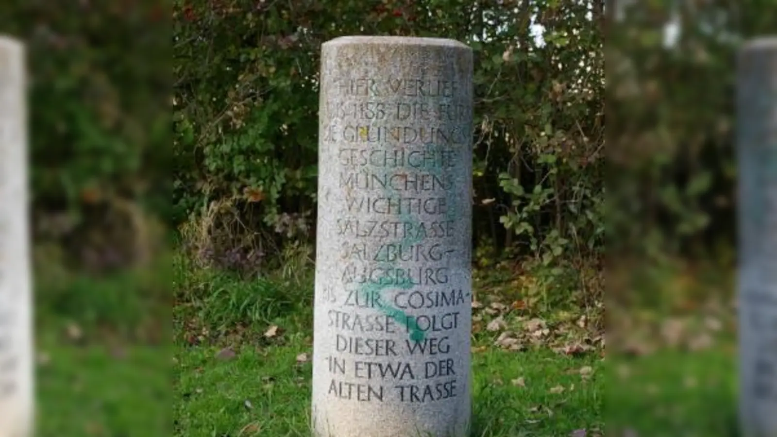 Ein Gedenkstein erinnert an die bajuwarische Salzstraße. (Foto: NordOstKultur-Verein)