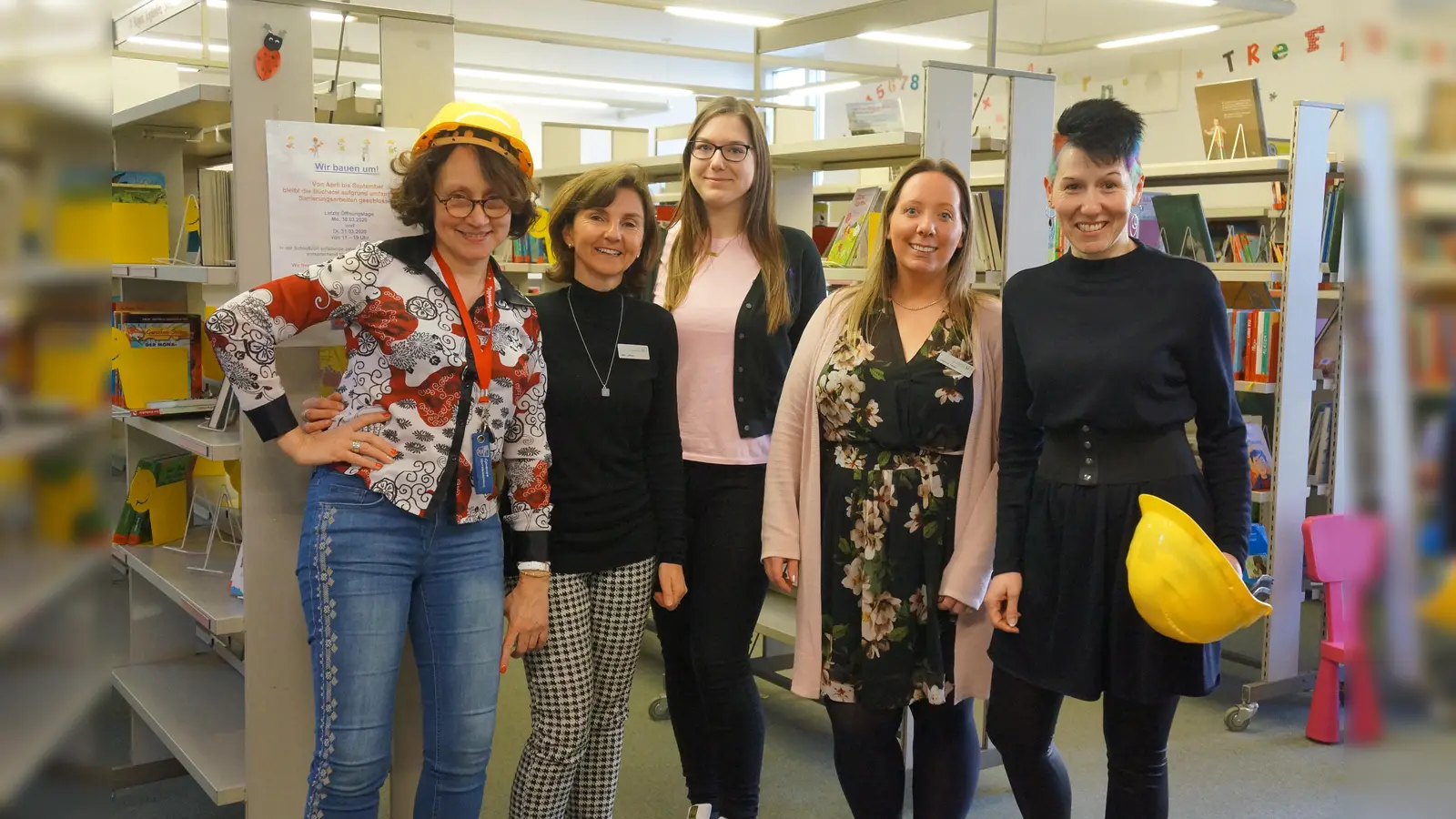 Das Team der Gemeindebücherei (v. l.) Iryna Westermann, Karin Lehner, Charlotte Winkler, Johanna Zeber und Büchereileitung Tanja Keller freuen sich auf den baldigen Umbau und vor allem auf die Neueröffnung im Herbst.  (Foto: Heike Woschee)