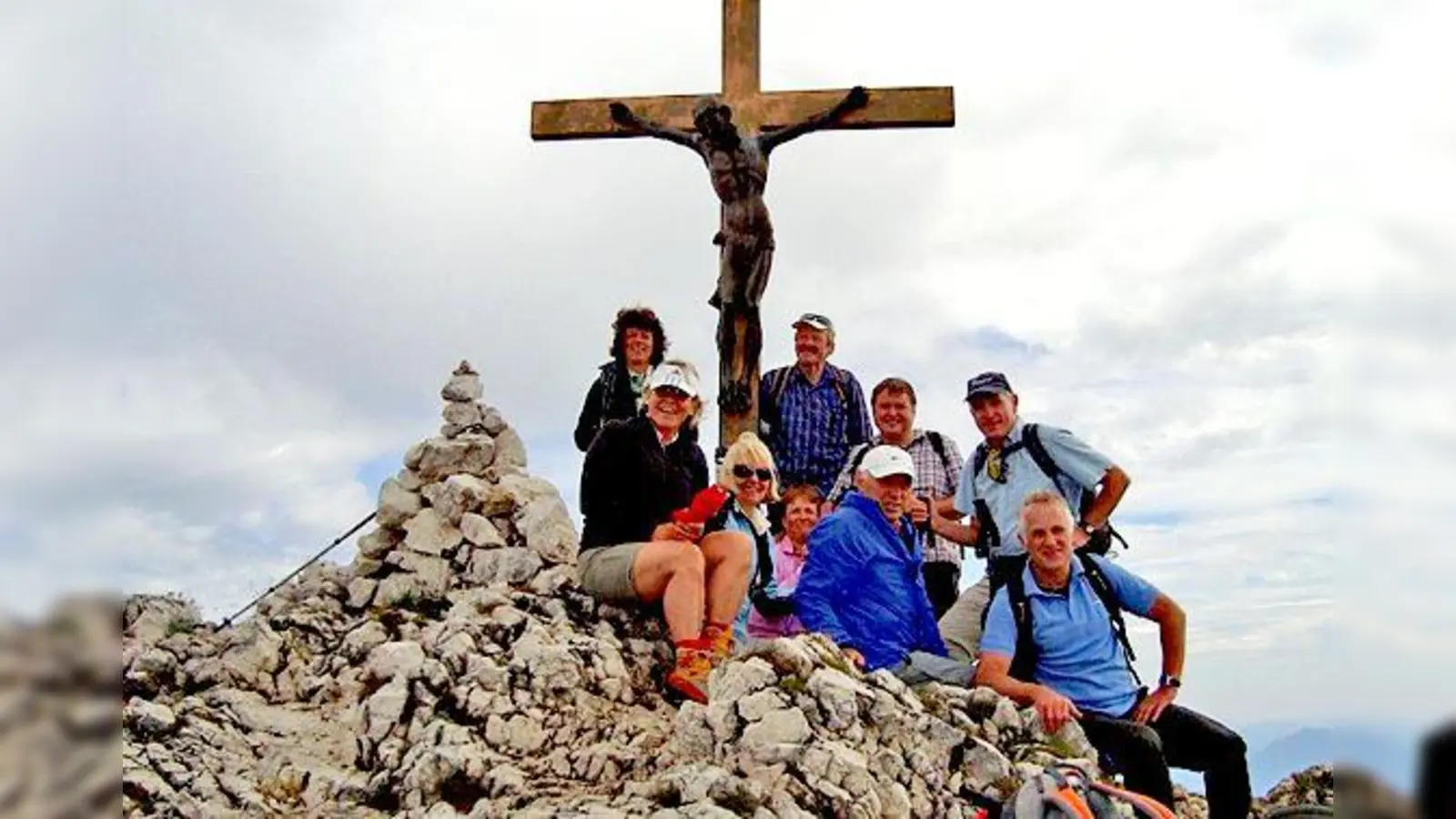 Glücklich erreichte die Gruppe das Ziel  den Berchtesgadener Hochthron auf 1.971 Metern.	 (Foto: Privat)
