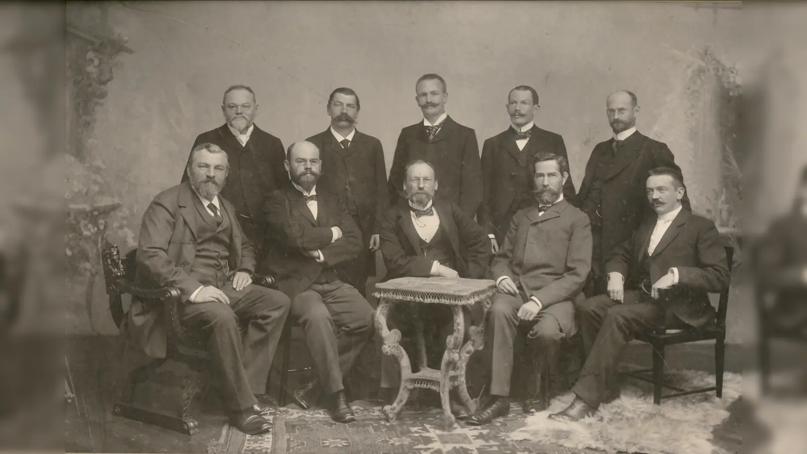 Das erste Foto des DuOeAV-Vereinsvorstandes, um 1900. (Foto: Archiv DAV )