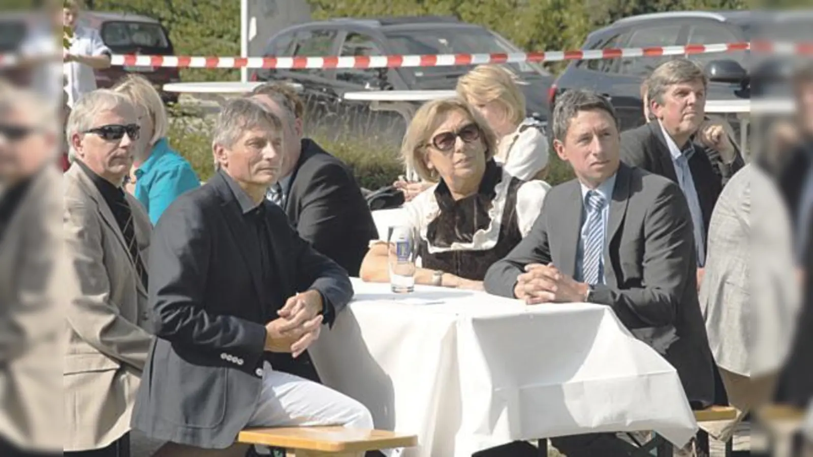 Bürgermeister Christoph Böck mit Landrätin Johanna Rumschöttel bei der Feier.  (Foto: VA)