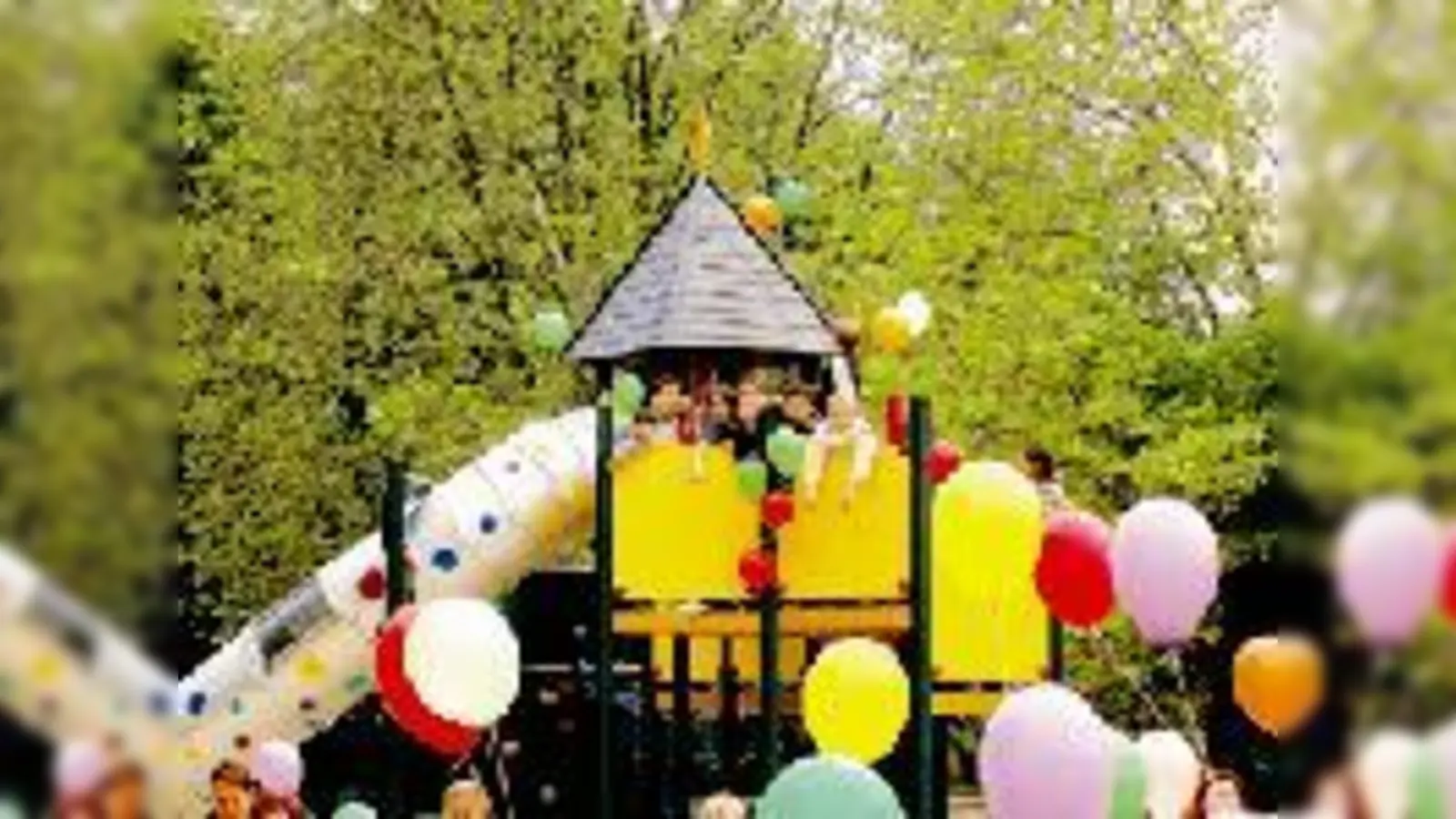 Die Kids der Dieselschule freuen sich über das Spielgerät.	 (Foto: Privat)