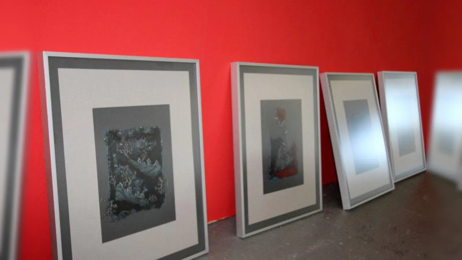 Die iranische Professorin Zahra Iranisefat stellt ab Mittwoch Lithographien in der Bar der Pasinger Fabrik aus. (Foto: us)