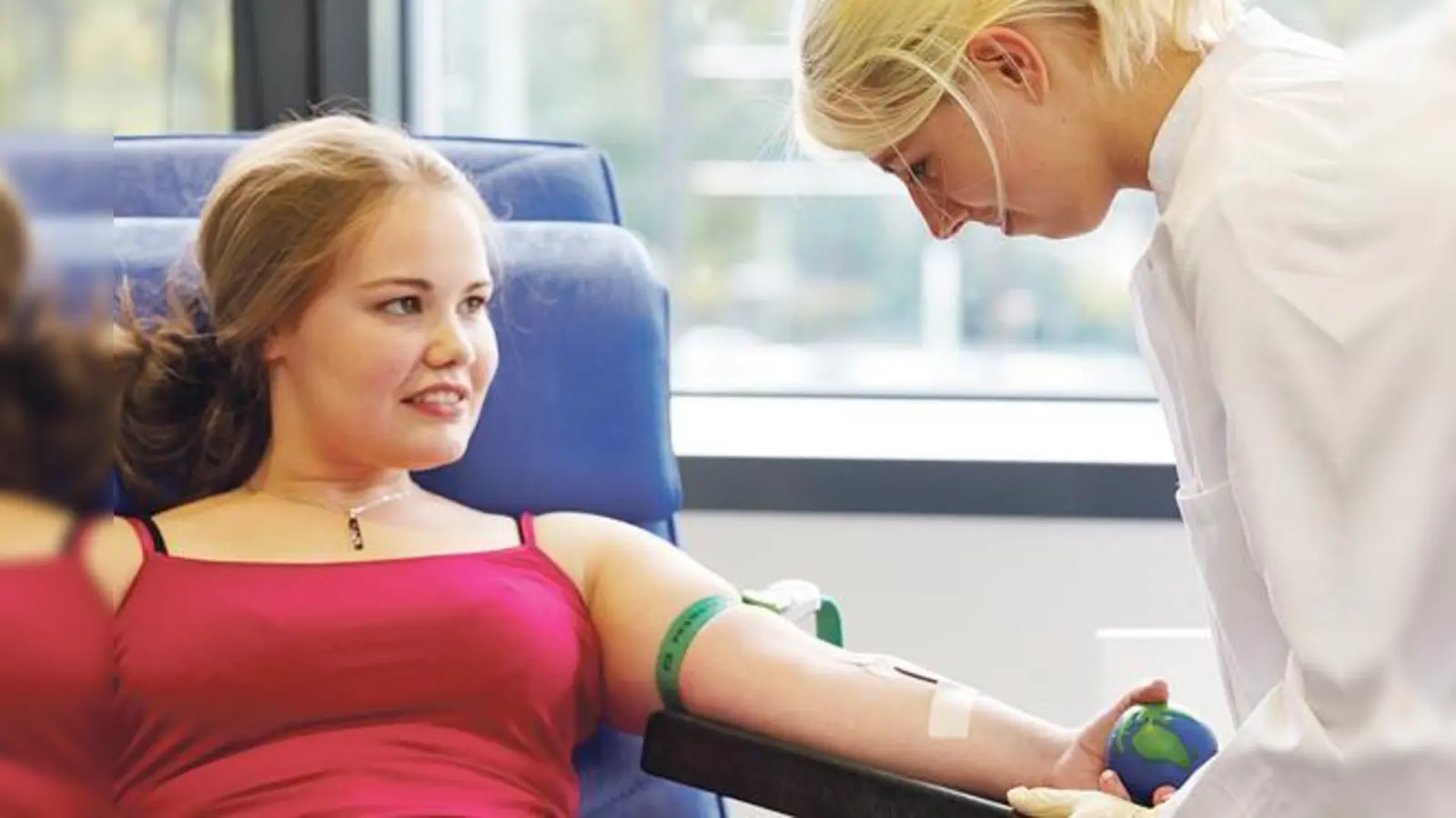 Eine Blutspende dauert nur 10 Minuten und hilft der Medizin Leben anderer Menschen zu retten. 	 (Foto: BRK)