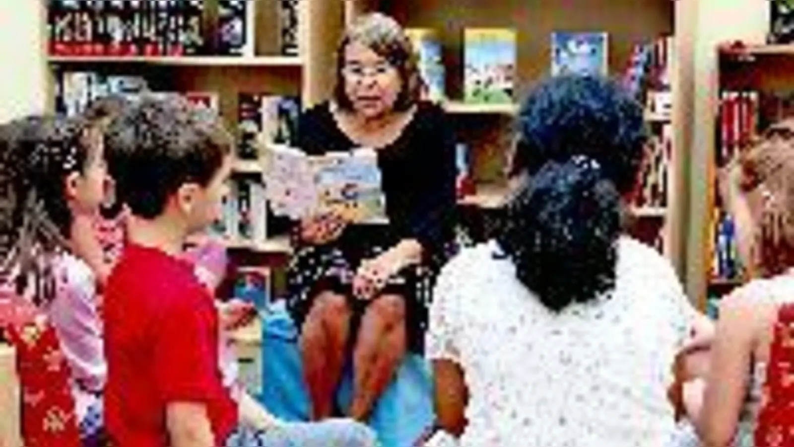 Die »Lesefüchse« lesen Kindern einmal in der Woche eine Stunde vor.	 (Foto: Verein)