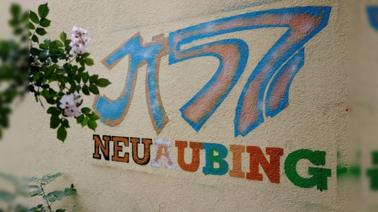Das Logo des Jugendtreffs haben die Jugendlichen  auf die Mauer gesprüht. (Foto: JT)