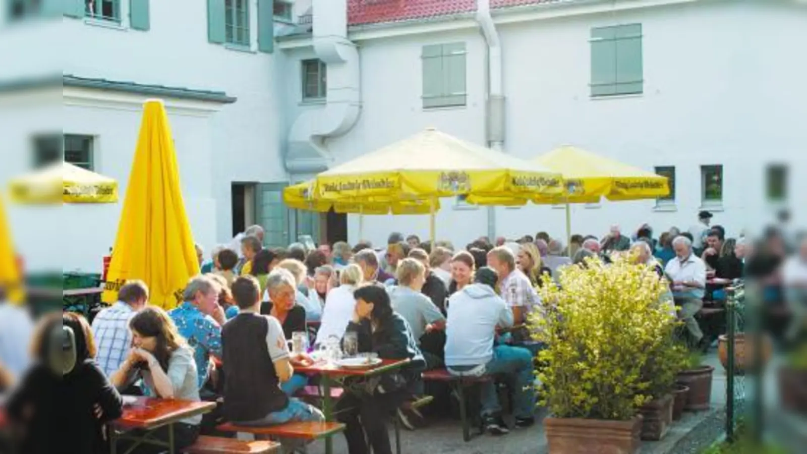 Zahlreiche Besucher kamen bei schönem Wetter zum Sommerfest der Heimstättenbaugenossenschaft Pasing in den Prinzregentgarten. (Foto: pi)