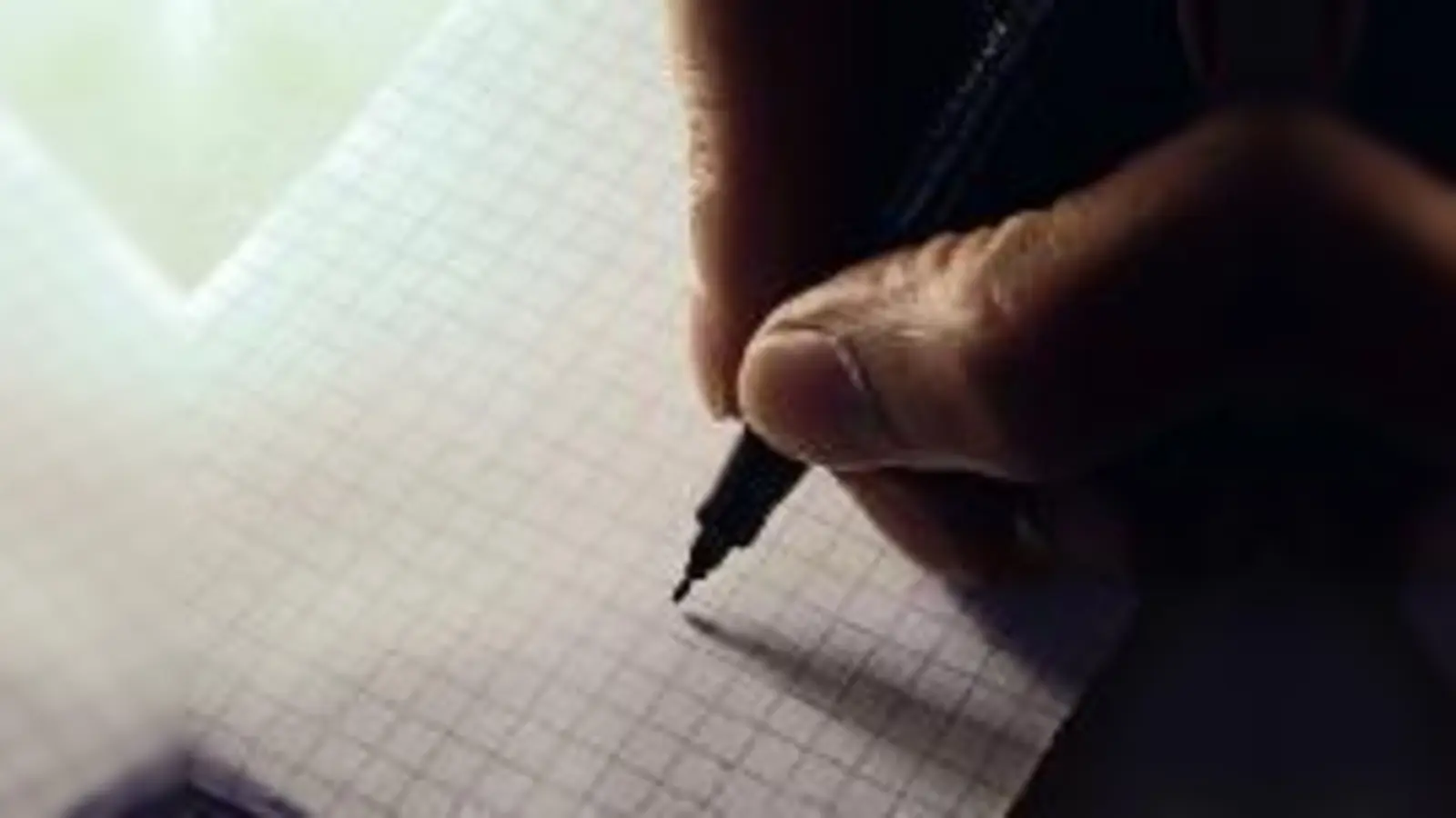 Wer einen Brief schreibt, muss ihn anschließend vollständig adressieren: Sonst kommt er womöglich niemals an.  (Foto: Pixelquelle)