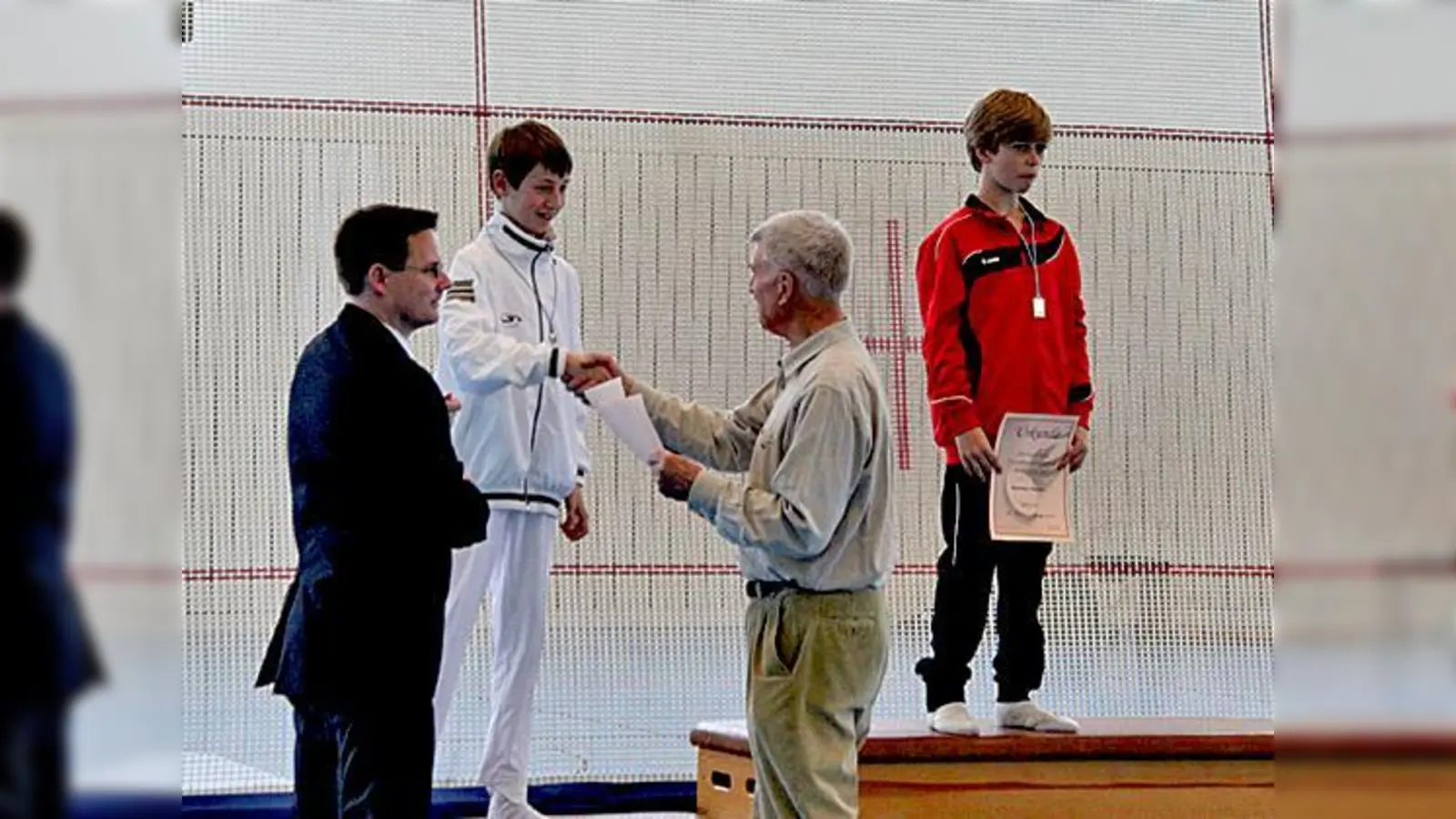 Viel Spaß auf dem Trampolin hat die Freitagsgruppe der SF Harteck beim Training.	 (Foto: VA)