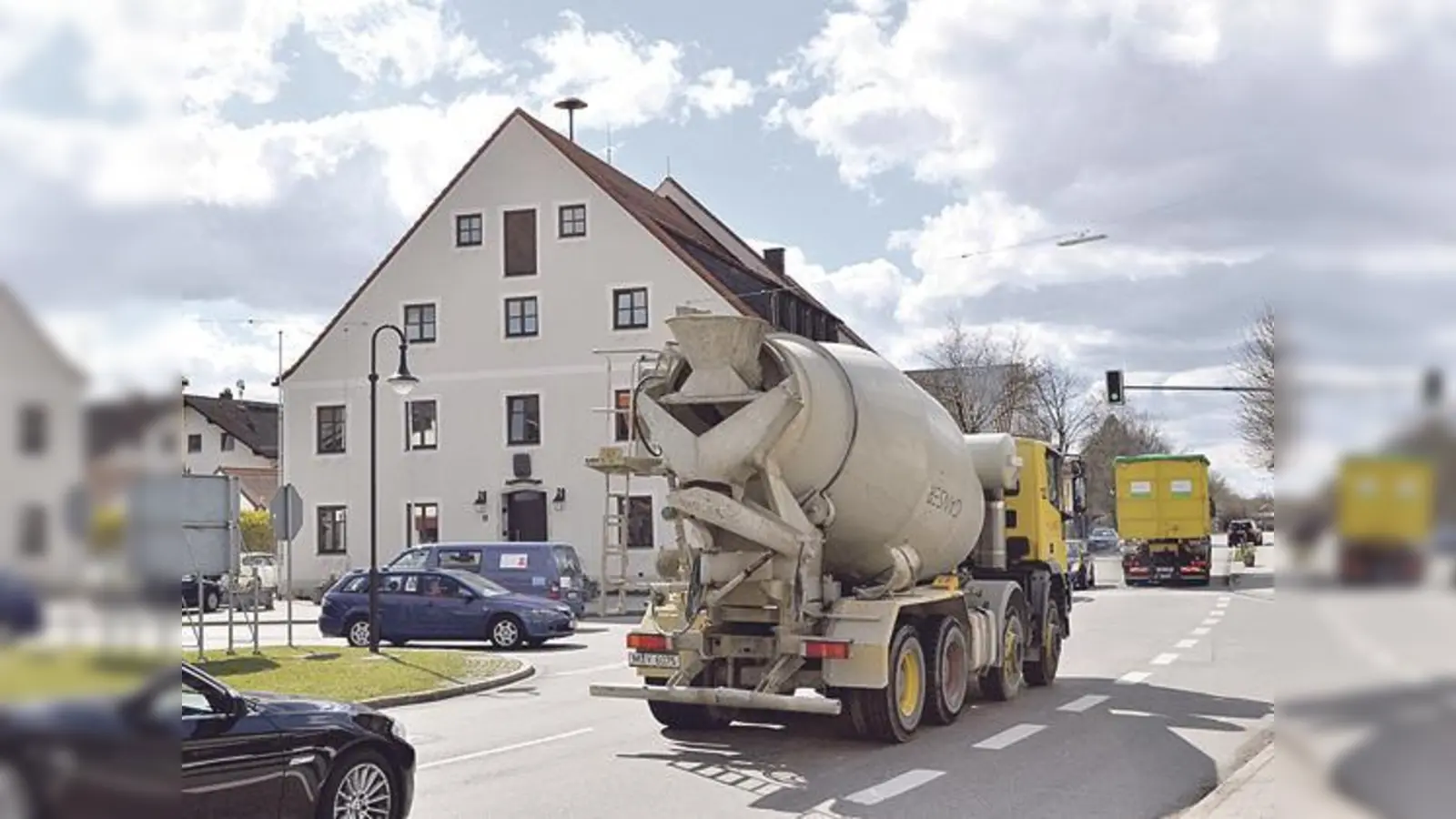 5.000 Fahrzeuge  (Foto: Hohenbrunn hat genug vom lärmenden Durchgangsverkehr. Eine Umgehungsstraße soll her.	Foto:esm)