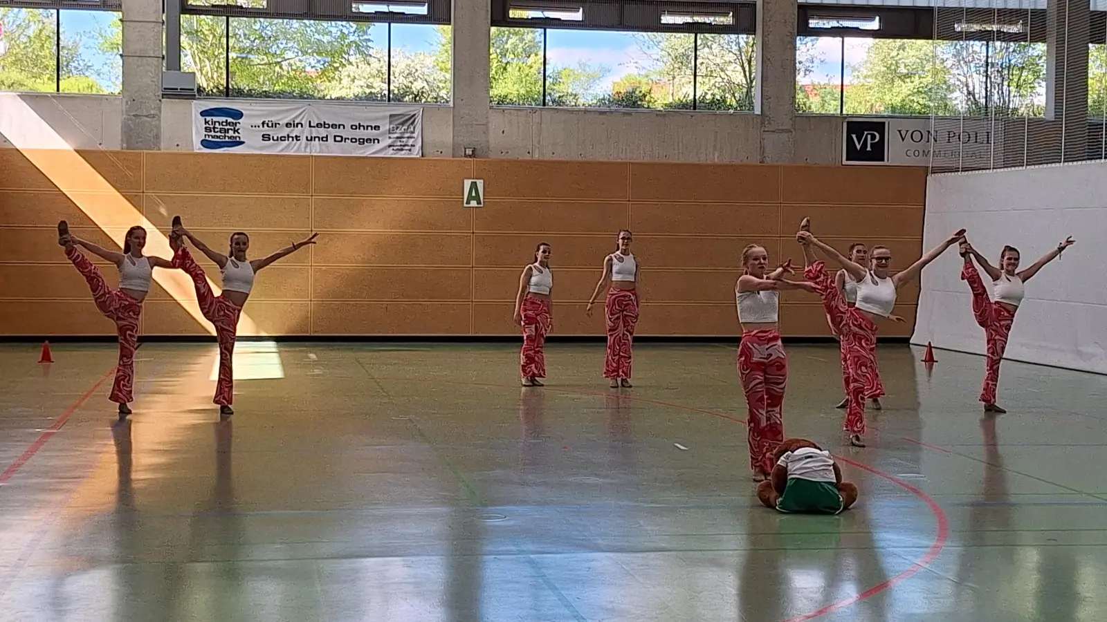 Die Cheerleader zeigten eine Tanzvorführung. (Foto: TSV Neuried)