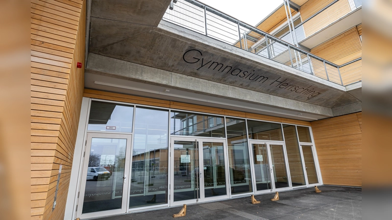 Im Gymnasium Herrsching wird am 3. Juli zum Tag der offenen Tür eingeladen. (Foto: Landratsamt Starnberg)