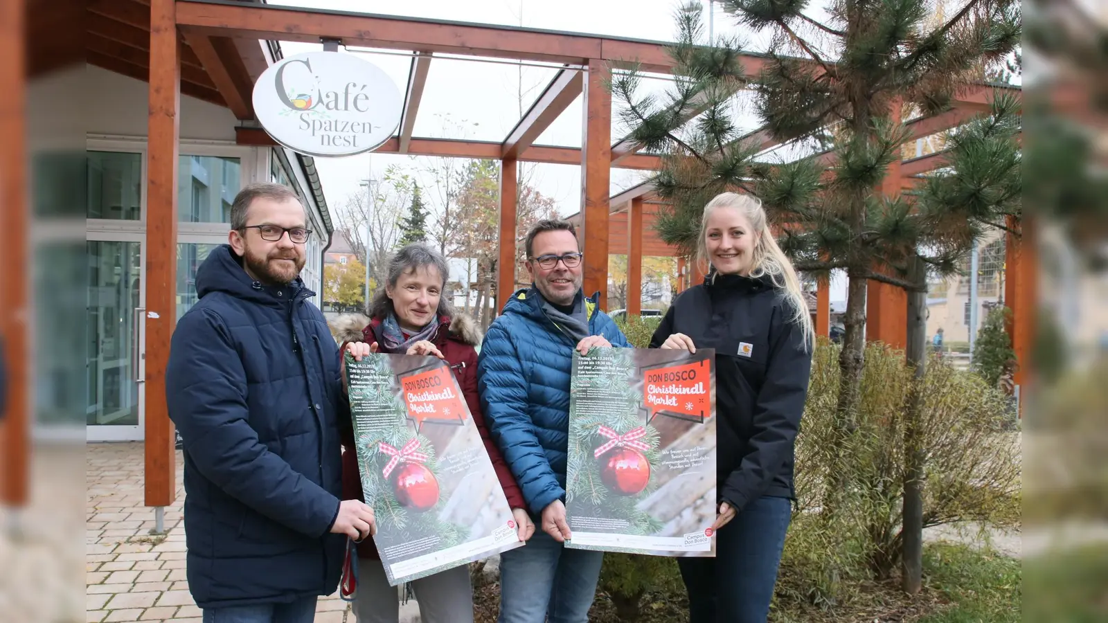 Jugend- und Schulseelsorger Pater Pawel Klos, Anja Hirschberger aus der Casa Don Bosco, Salesianum-Gesamtleiter Stefan Bauer und Lena Dehnert vom Salesianum (v.l.) freuen sich auf den zweiten Don Bosco Christkindlmarkt. (Foto: VA)
