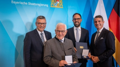 Verleihung der Europa-Medaille: v.l.: Florian Herrmann, Dieter Thalhammer, Christian Mohr und Eric Beißwenger. (Foto: Andreas Heddergott)