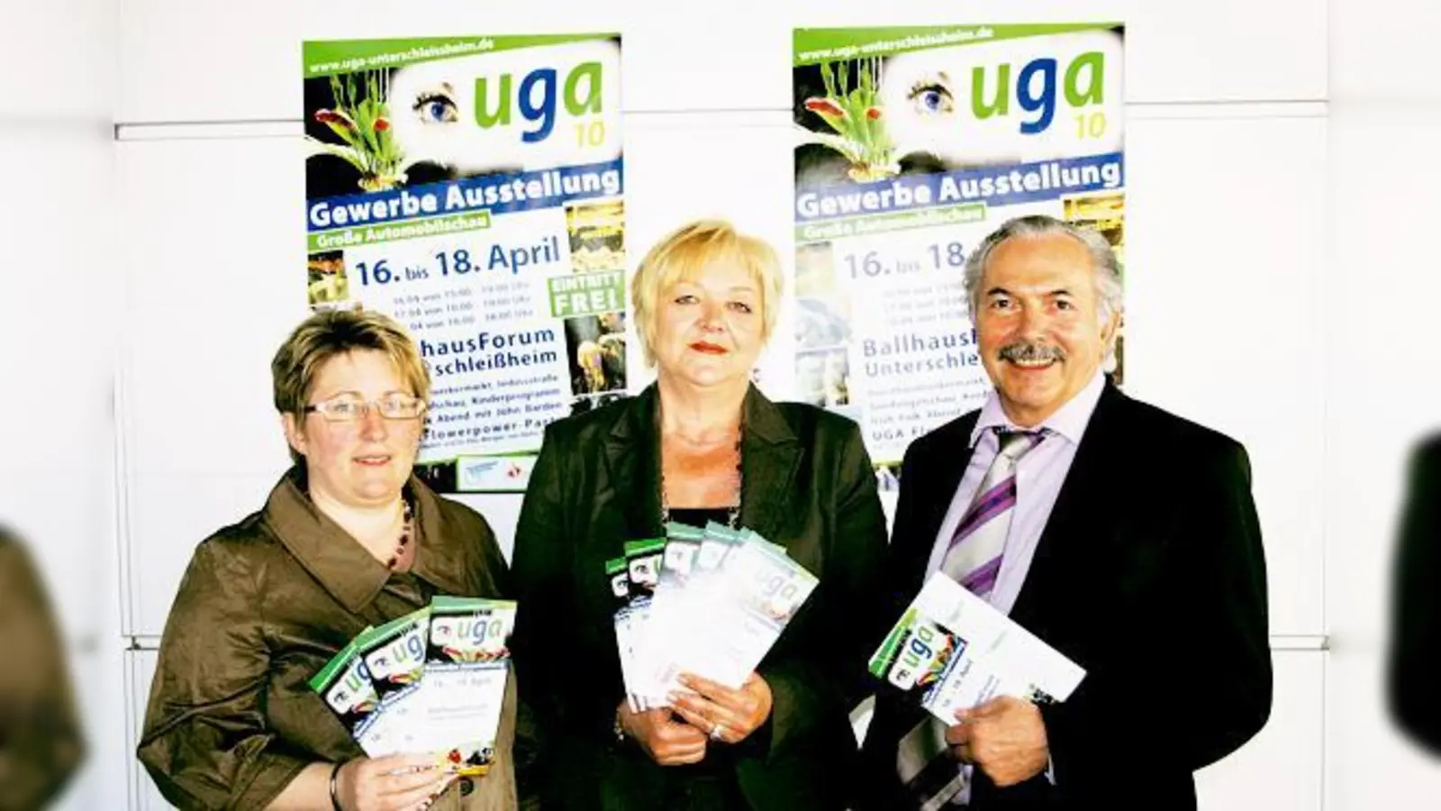 Freuen sich auf die neue UGA 2010: Margit Schuhmann, Barbara Lebetzki (beide Agentur Funkenzauber) und Bürgermeister Rolf Zeitler (v. li.).	 (Foto: an)