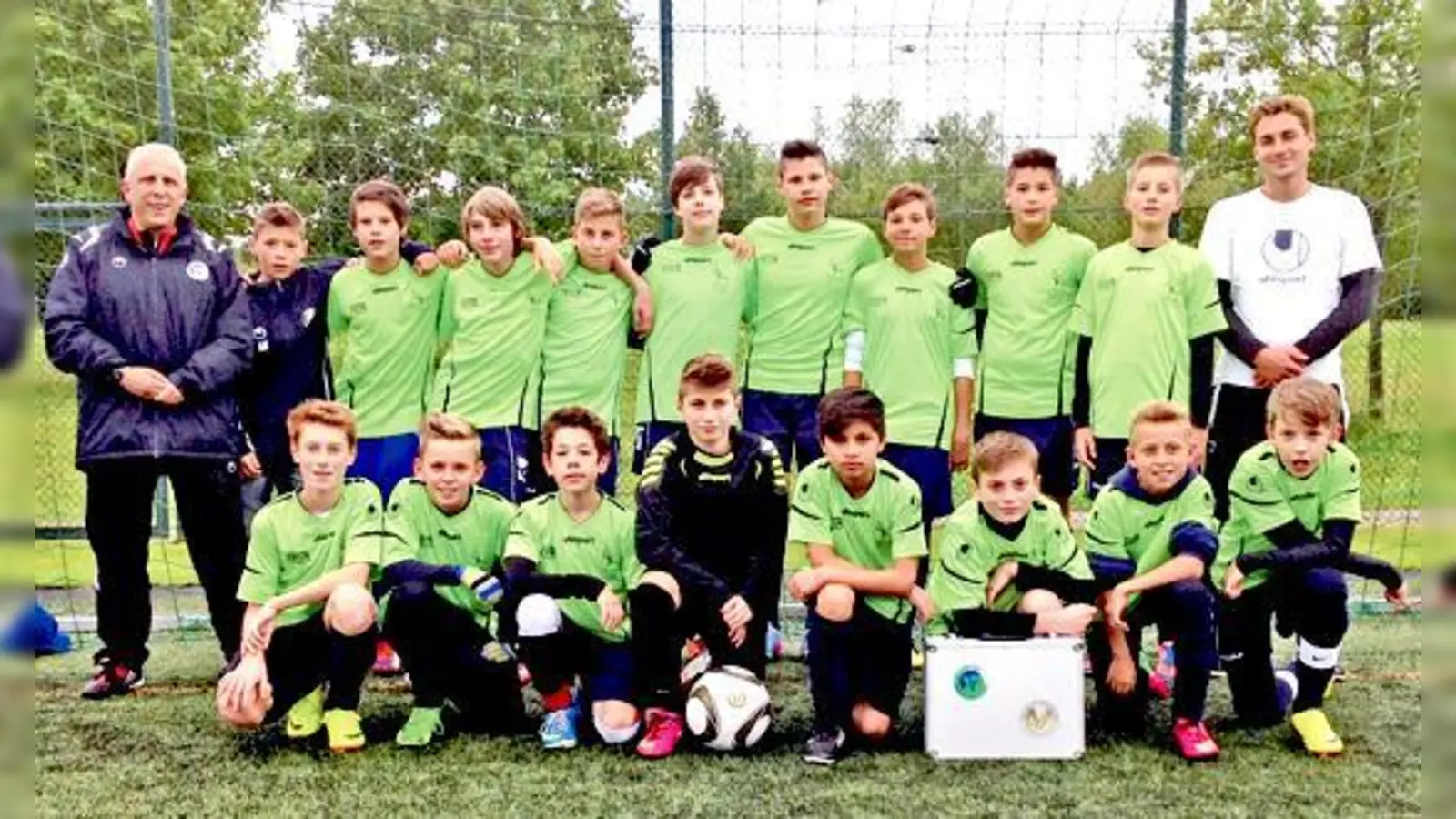 Meister ihrer Altersklasse!  Die C2 des SV-DJK Taufkirchen nimmt noch Spieler für die neue Saison auf. 	 (Foto: SV-DJK)