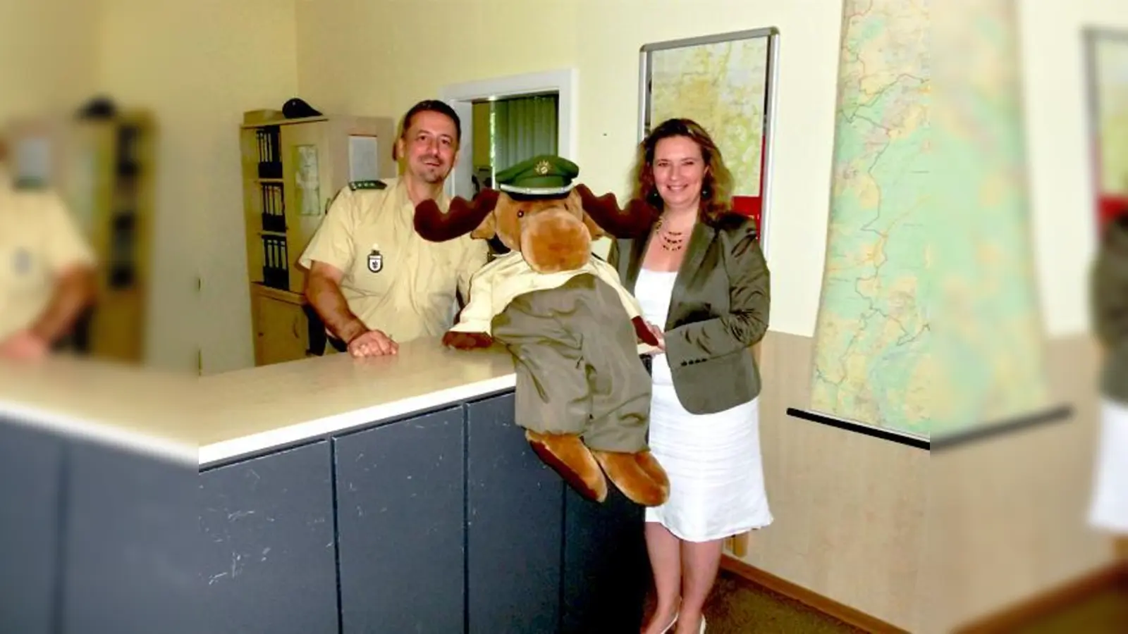 Inspektionsleiter Stefan Schraut gab MdL Kerstin Schreyer-Stäblein einen Einblick in die tägliche Arbeit  der Polizei Unterhaching.  	 (Foto: C. Fürst)