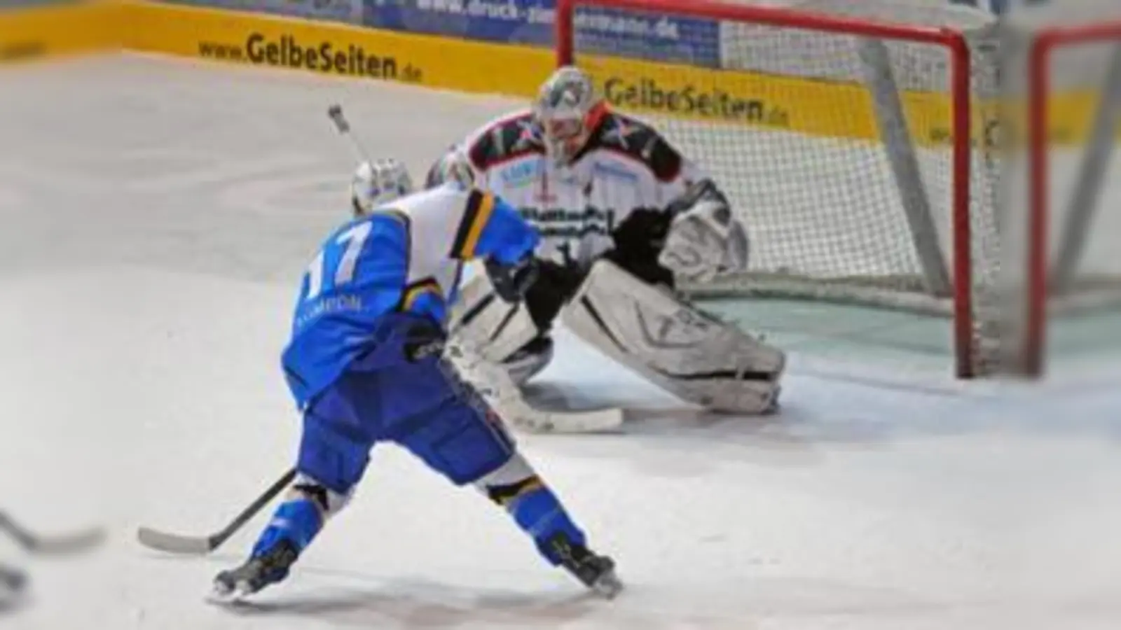 Gegen den ETC Crimmitschau gab es ein Schaulaufen auf ein Tor. Hier sucht sich EHC-Stürmer Mike Kompon eine Ecke aus.	 (Foto: Heike Feiner)