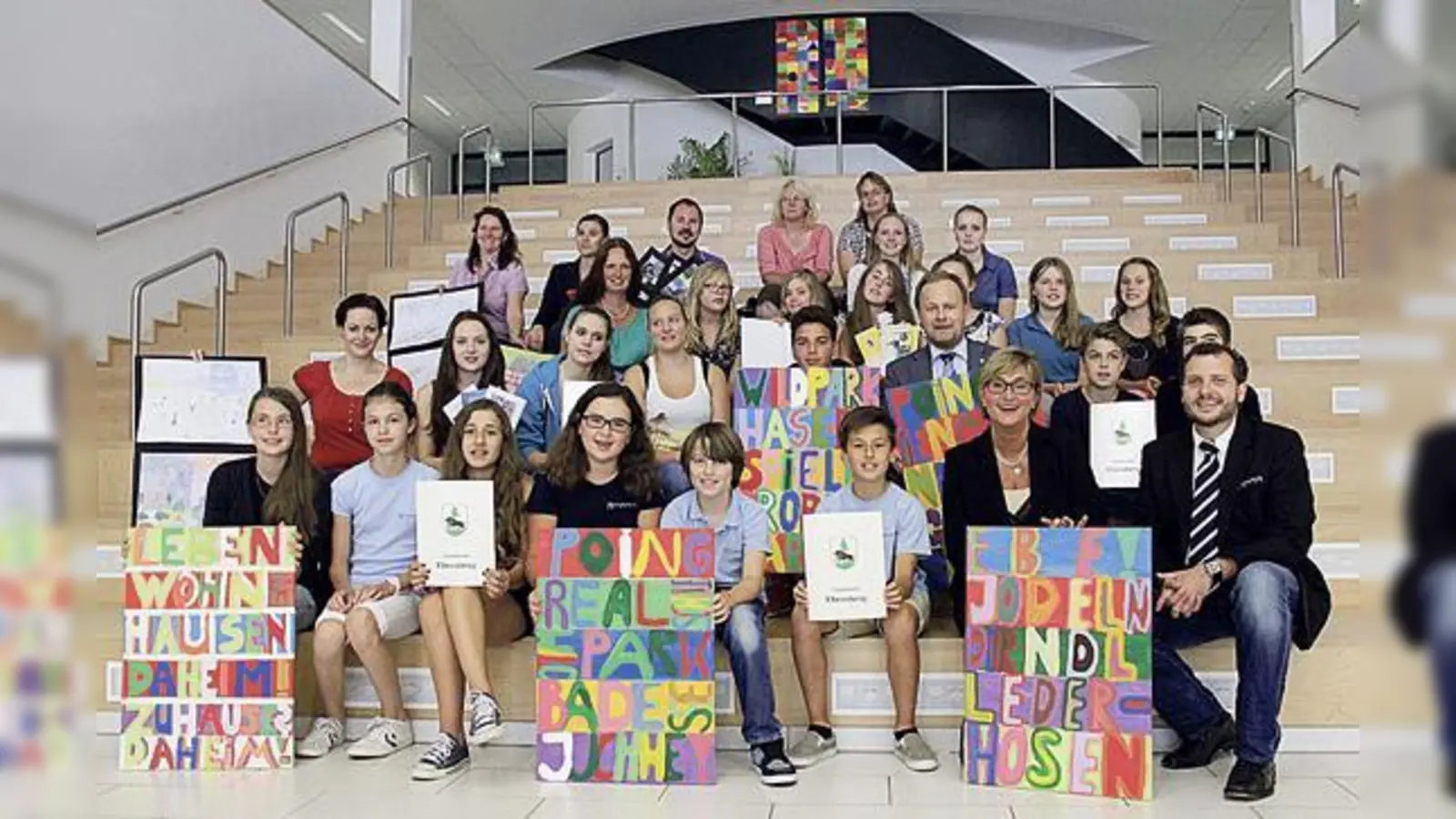 Die Realschule Poing bekam gemeinsam mit der Grund- und der Seerosenschule einen Sonderpreis.  (Foto: Realschule Poing)