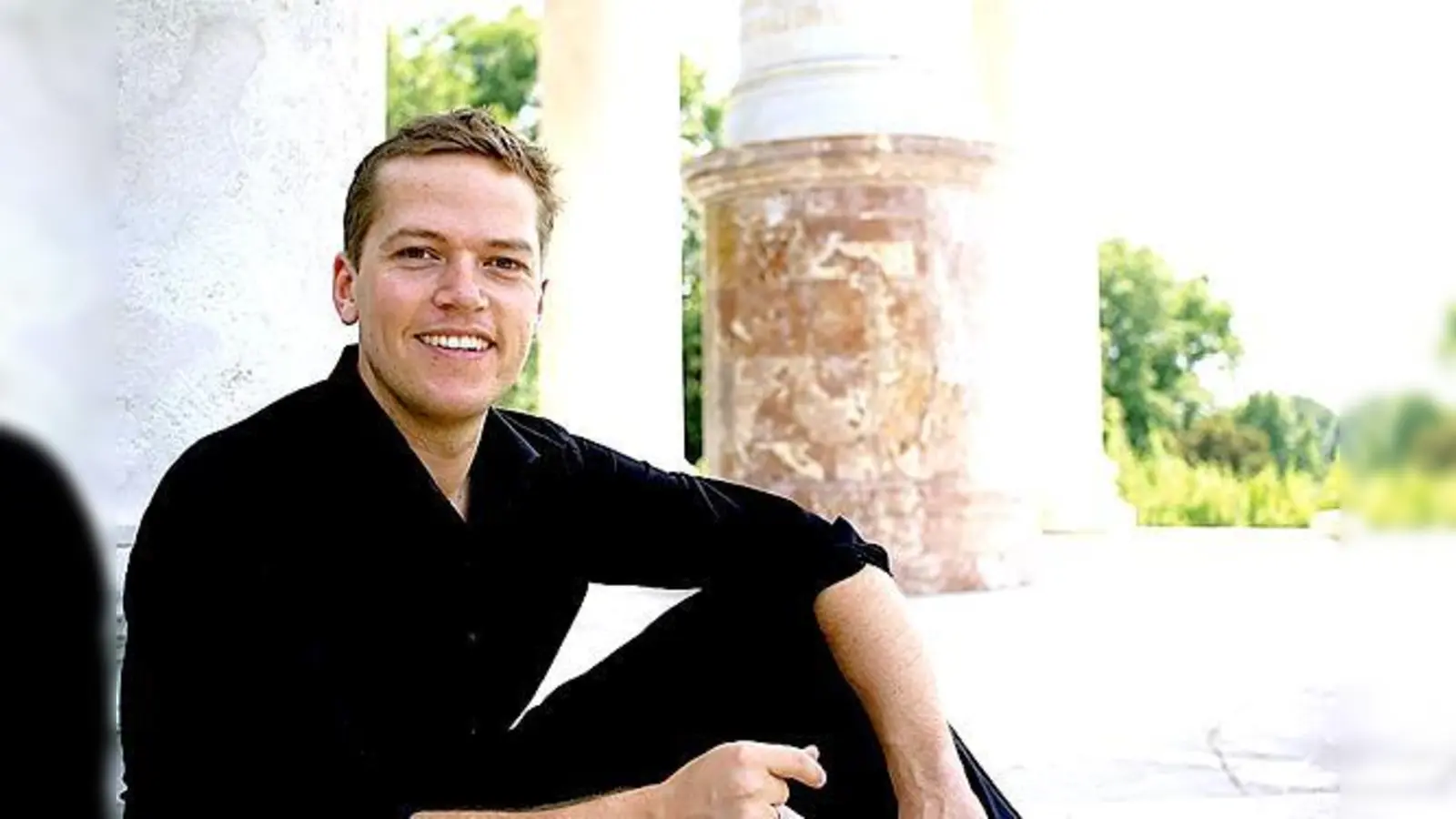 Der don camillo chor hat einen neuen Leiter: Andrea Figallo. Zu Ehren des scheidenden Florian Helgath (oben) gibt es ein Konzert am 23. September.	 (Foto: Chor)