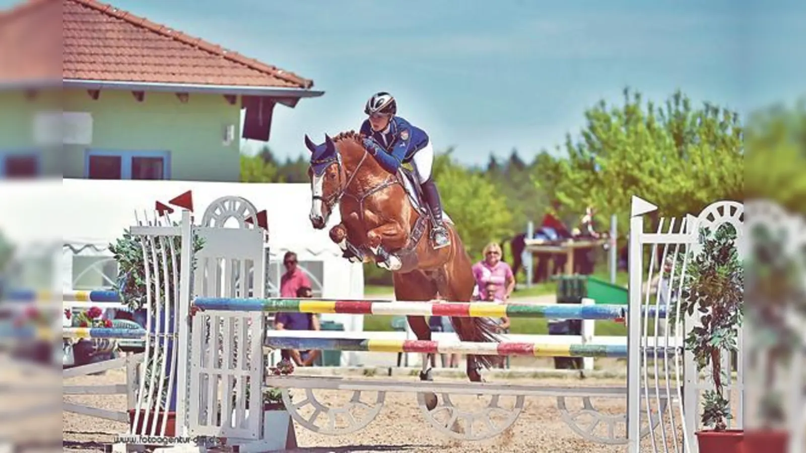 Tina Krüger (20) aus Eching nimmt für den Reitverein Gut Hollern mit ihrer 11-jährigen Fuchsstute »Dolce Mia« am Turnier Ende Juli teil. 	 (Foto: Agentur Dill)