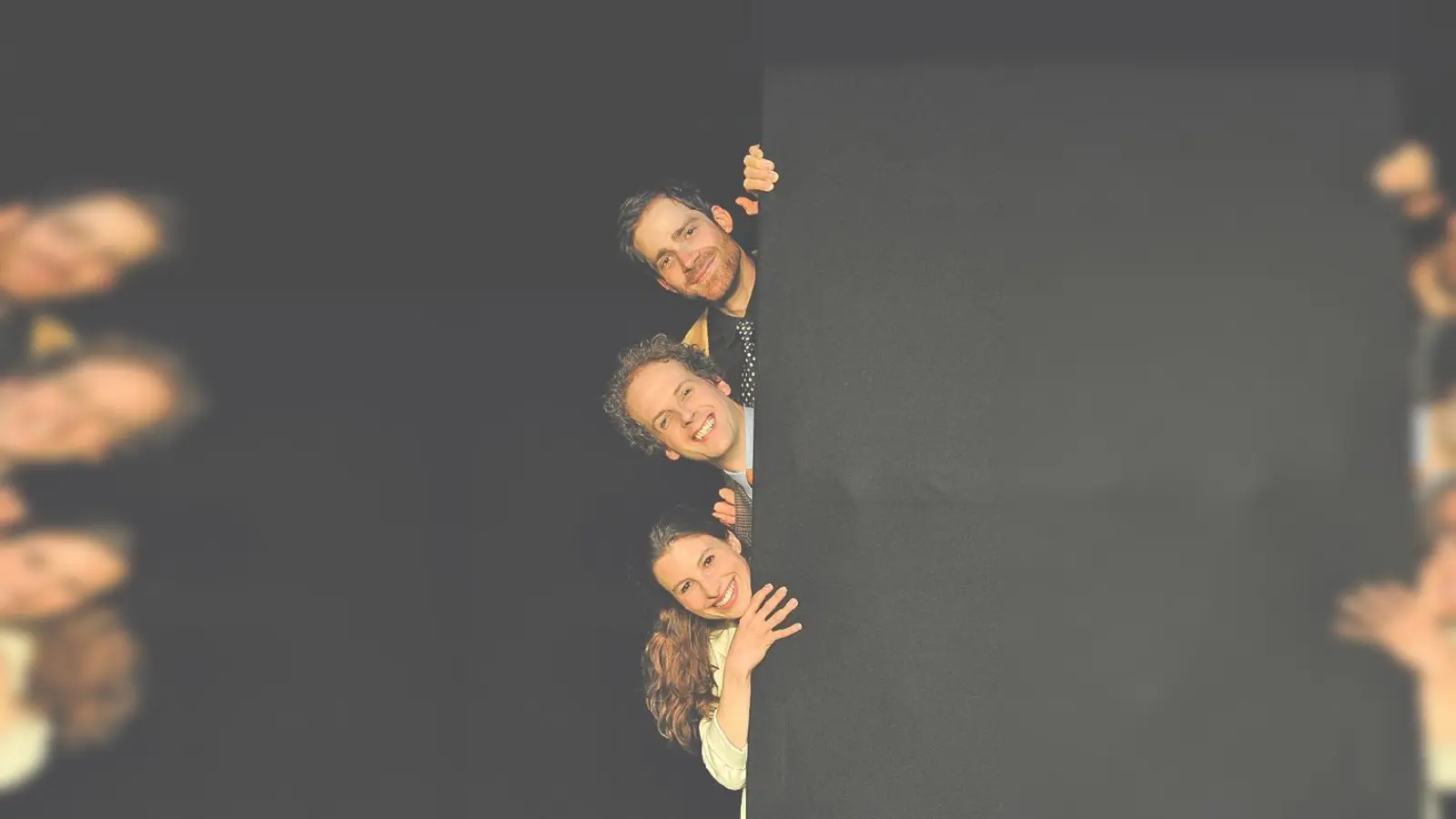 Das Trio singt lustige Theaterlieder.	 (Foto: riscant)