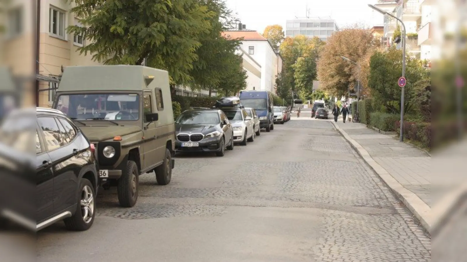 Die Badstraße mit dem einseitigen Haltverbot. (Foto: job)